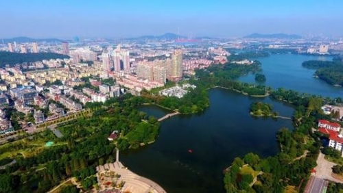 举绿色发展大旗 走生态立县之路