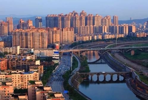 南充顺庆：嘉陵江畔有一座“花园式”污水处理厂