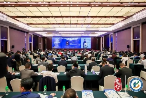 首届“碳中和·零碳中国峰会”在京召开《零碳中国·绿色投资蓝皮书》发布