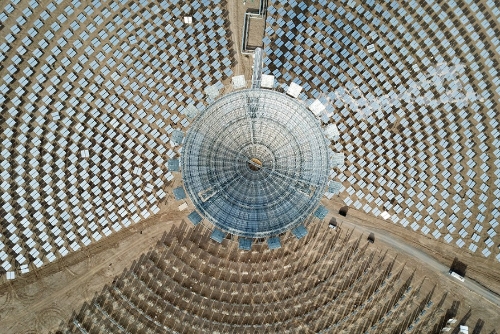甘肃：新能源项目为戈壁沙漠披绿添金