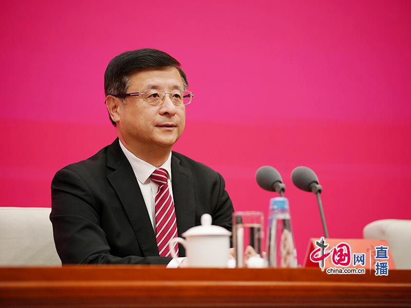 中共上海市委常委、常务副市长陈寅在发布会上。  中国网 图
